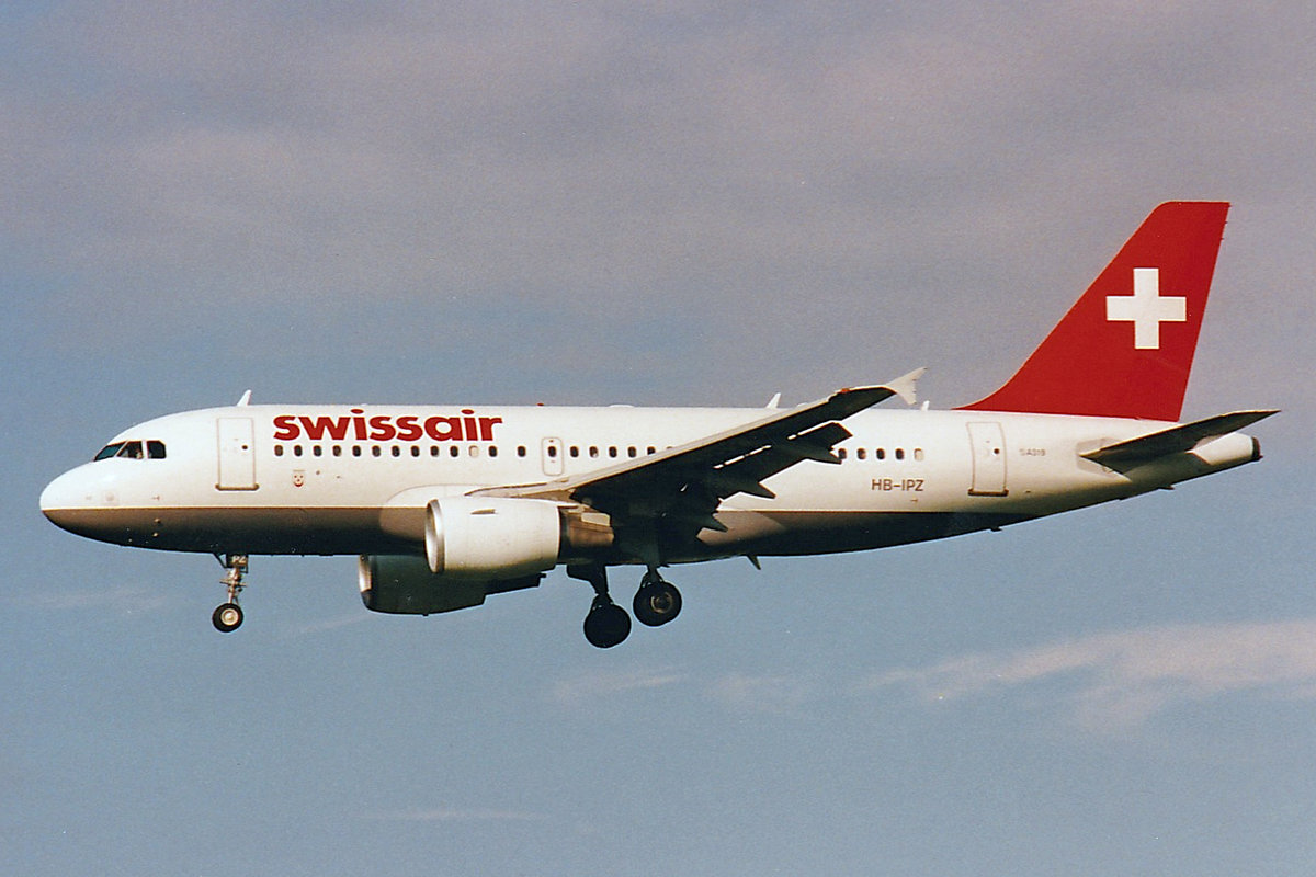 SWISSAIR, HB-IPZ, Airbus A319-112, msn: 629,  Oberglatt , Mai 1997, ZRH Zürich, Switzerland. Scan aus der Mottenkiste.