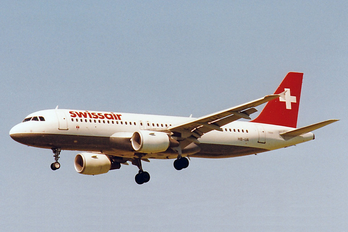 SWISSAR, HB-IJA, Airbus A320-214, msn: 533,  Opfikon , Juni 1996, ZRH Zürich, Switzerland. Scan aus der Mottenkiste.