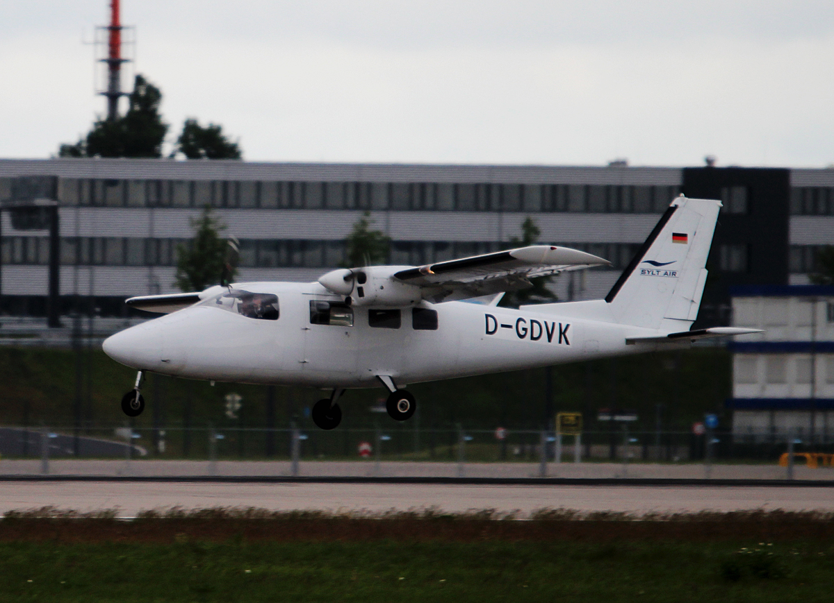 Sylt Air Partenavia PA-68 D-GDVK bei der Landung in Berlin-Schnefeld (BER) am 14.05.2015