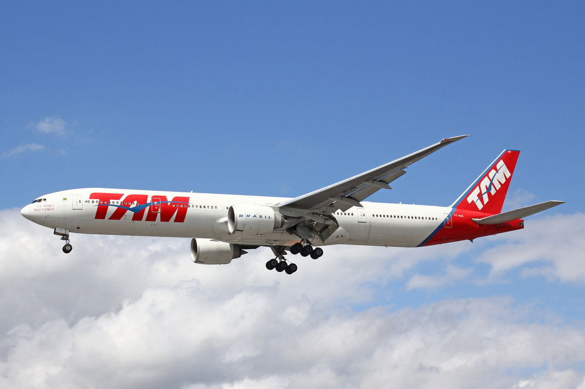TAM Brasil, PT-MUB, Boeing 777-32WER, 01.Juli 2016, LHR London Heathrow, United Kingdom.