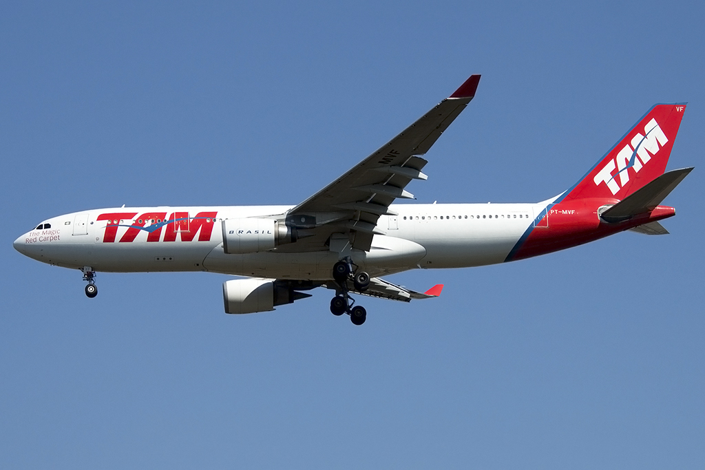 TAM, PT-MVF, Airbus, A330-203, 06.04.2015, MXP, Mailand-Malpensa, Italy 





