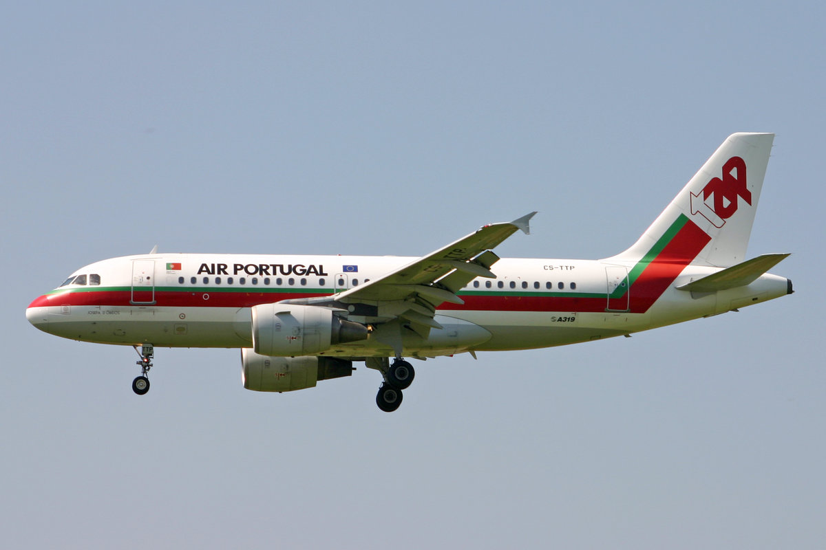 TAP Air Portugal, CS-TTP, Airbus A319-111, msn: 1165,  Josefa D'Obidos , 23.Juli 2004, ZRH Zürich, Switzerland.