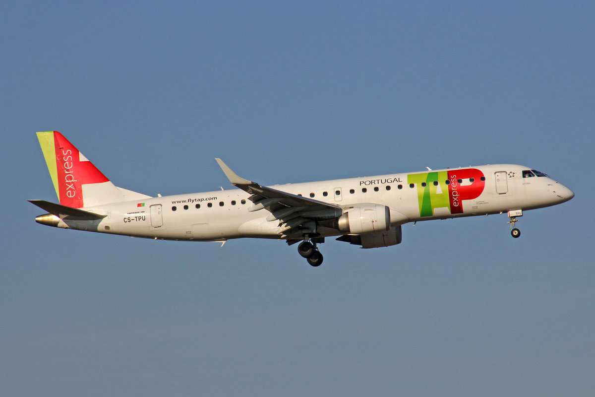 TAP Express (Operated by PGA Portugalia Airlines), CS-TPU, Embraer ERJ-190LR, msn: 19000506, 24.März 2018, ZRH Zürich, Switzerland.