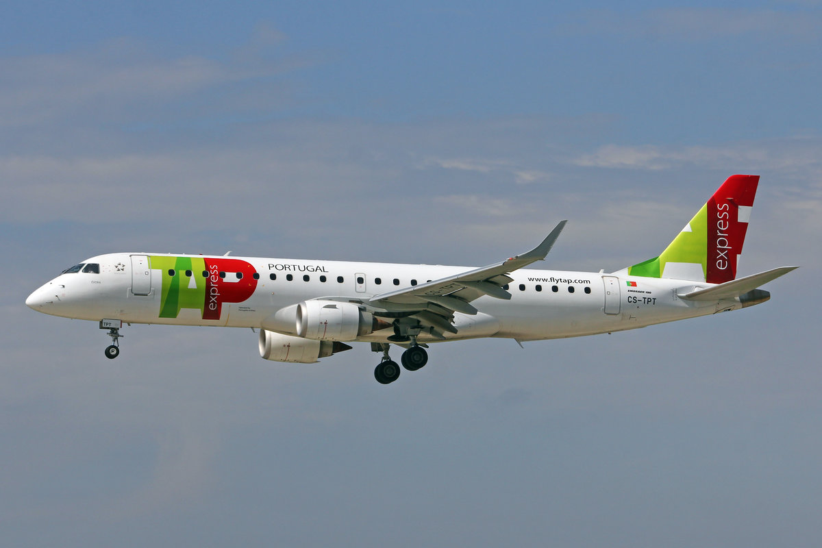TAP Express (Operated by Portugalia Airlines), CS-TPT, Embraer ERJ-190LR, msn: 19000495,  Évora , 21.Mai 2018, ZRH Zürich, Switzerland.