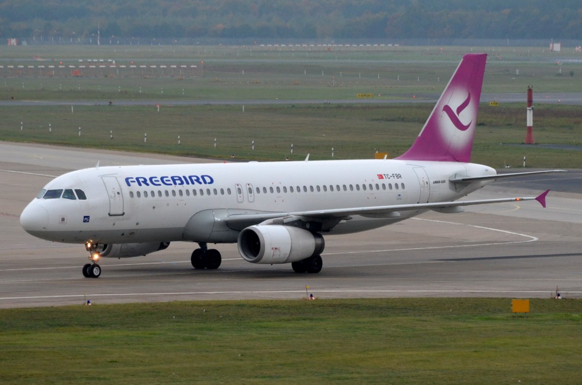 TC-FBR Freebird Airlines Airbus A320-232   gelandet in Tegel am 14.10.2014