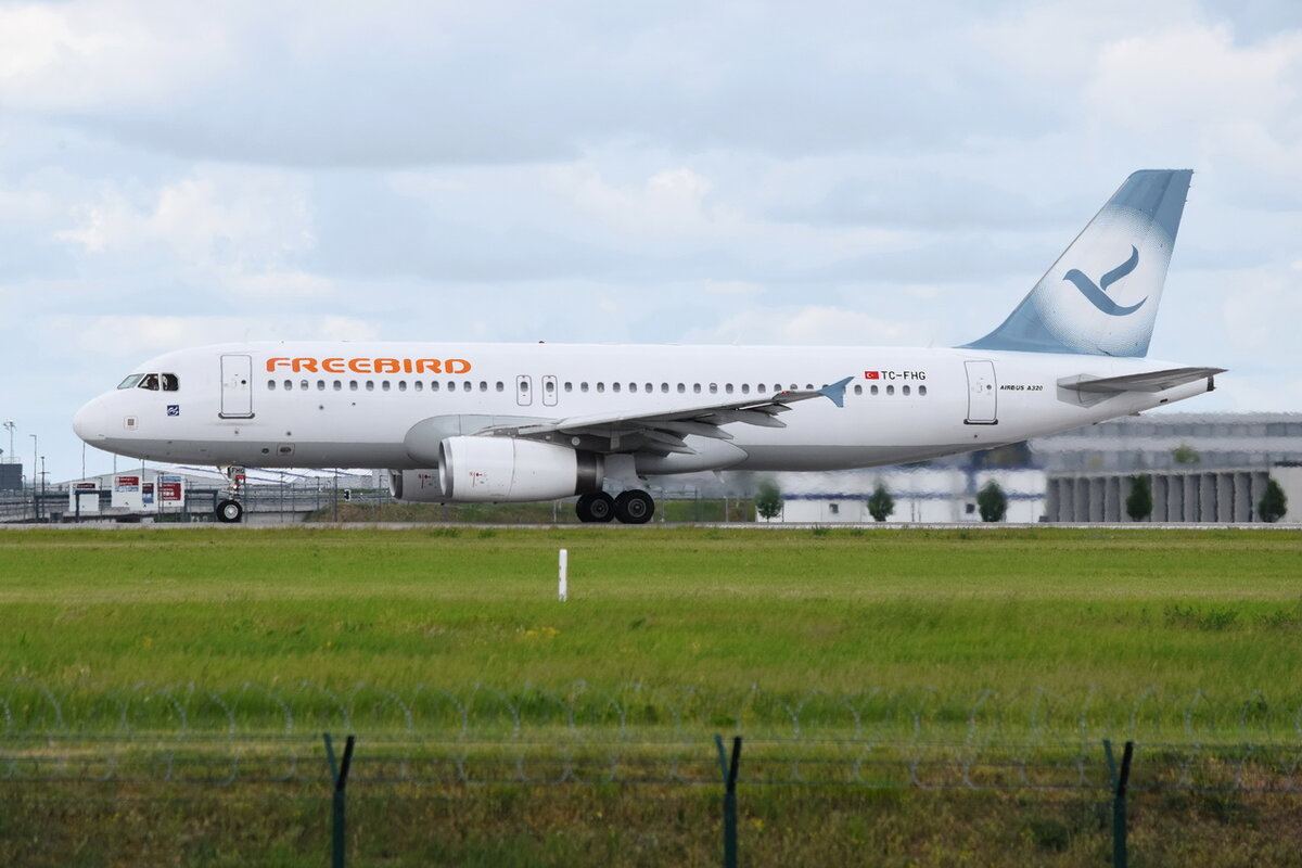 TC-FHG , Freebird Airlines , Airbus A320-232 , 22.05.2022 , Berlin-Brandenburg  Willy Brandt  , BER , 