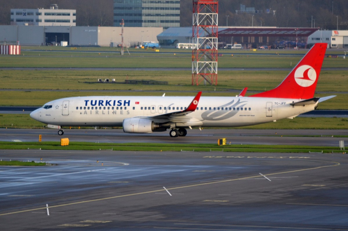 TC-JFF Turkish Airlines Boeing 737-8F2 (WL)     30.11.2013

Amsterdam-Schiphol