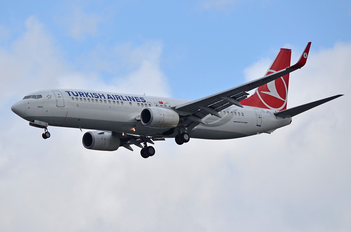 TC-JFL Turkish Airlines Boeing 737-8F2(WL)   Landeanflug Tegel am 03.03.2015