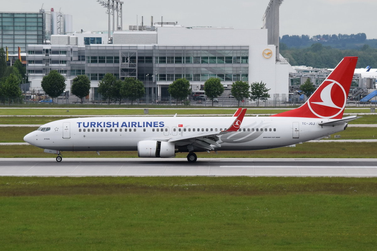 TC-JGJ Turkish Airlines Boeing 737-8F2(WL)  bei der Landung am 20.05.2016 in München