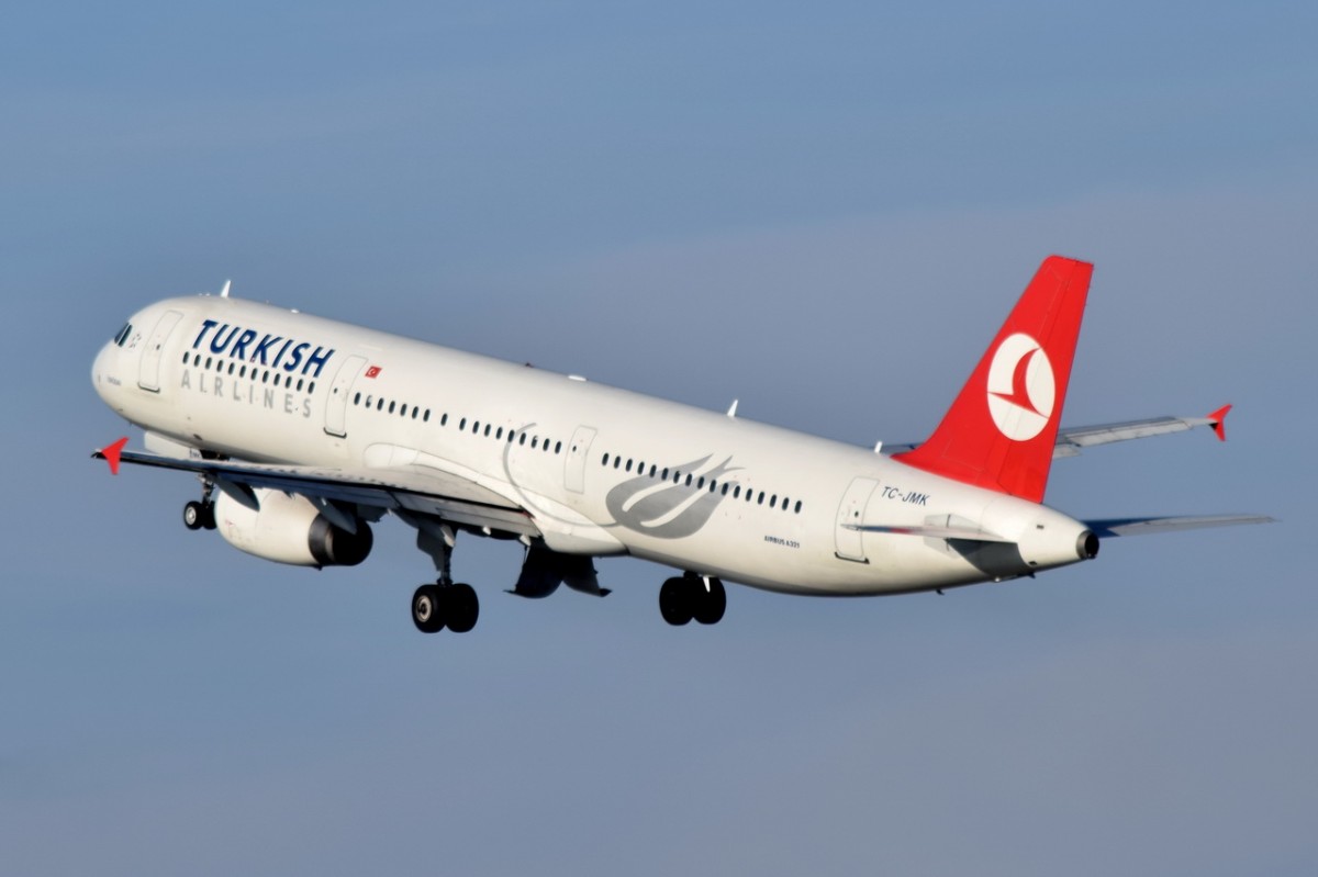 TC-JMK Turkish Airlines Airbus A321-232   gestartet am 13.12.2015 in MÜnchen