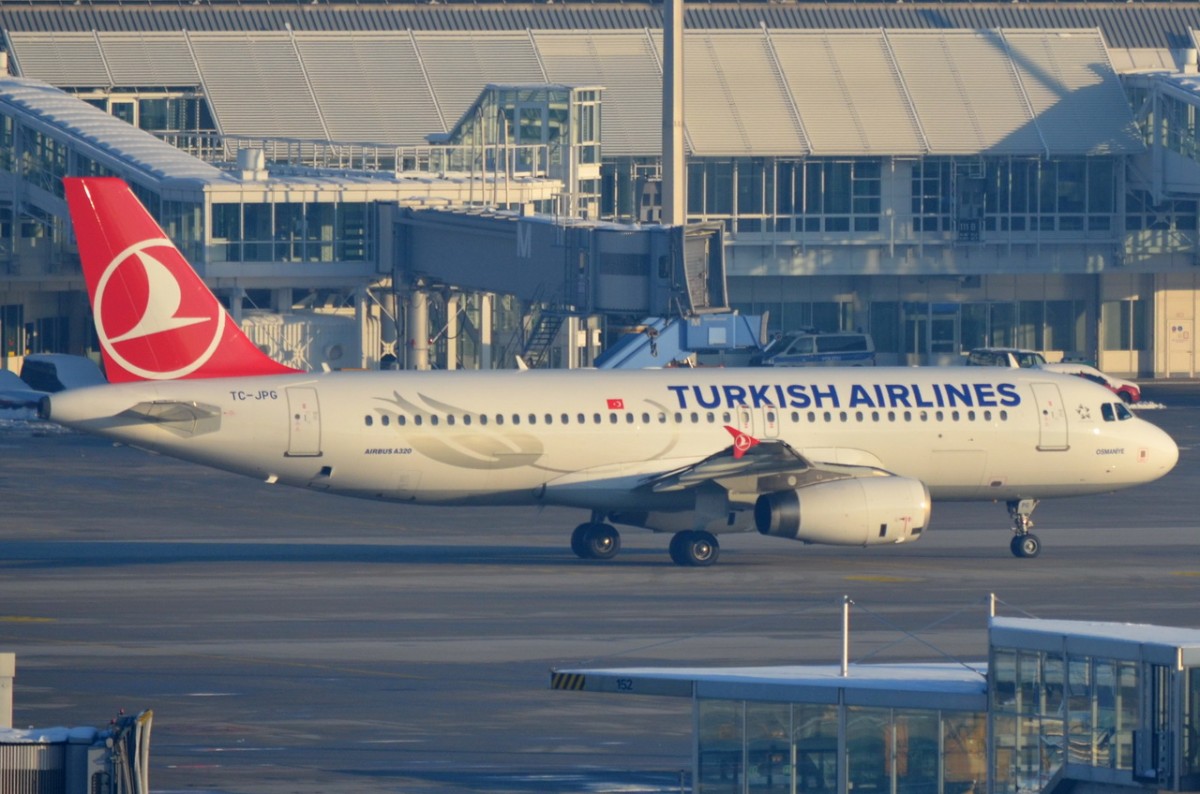 TC-JPG Turkish Airlines Airbus A320-232   OSMANIYE    in München zum Start am 01.01.2015