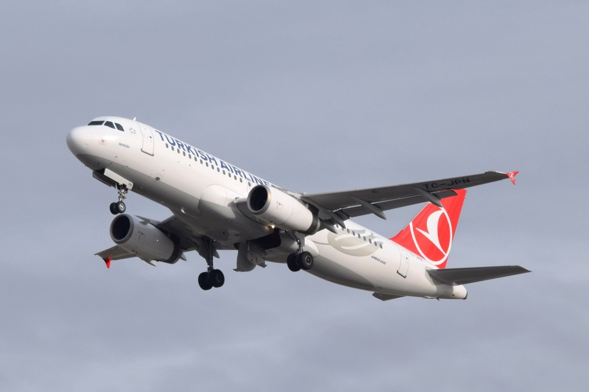 TC-JPN Turkish Airlines Airbus A320-232  gestartet in München am 12.12.2015