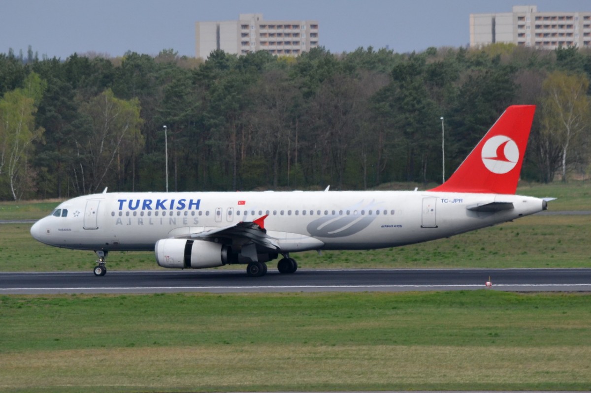 TC-JPR Turkish Airlines Airbus A320-232  gelandet in Tegel 09.04.2014