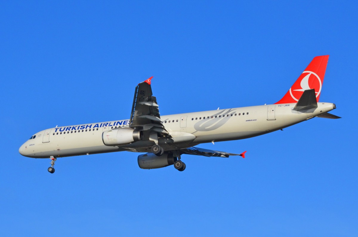 TC-JRR Turkish Airlines Airbus A321-231  beim Anflug auf Tegel am 29.01.2015