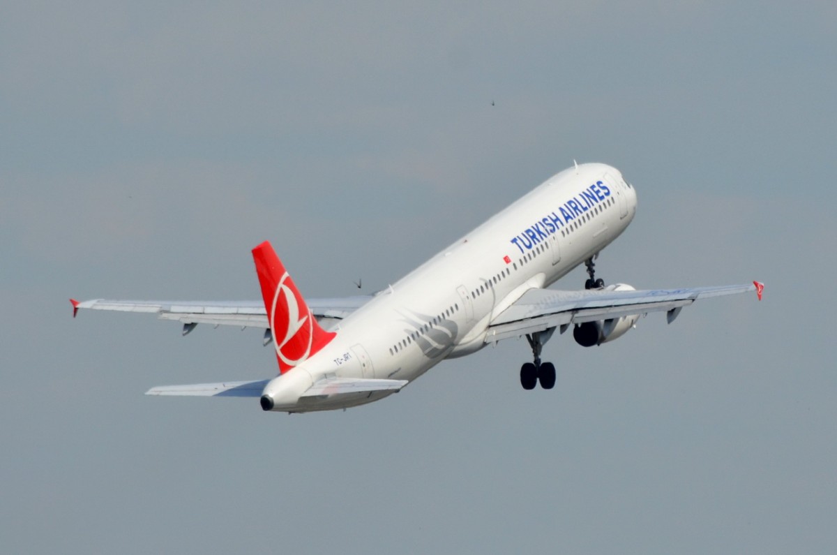 TC-JRT Turkish Airlines Airbus A321-231   am 27.06.2014 in Tegel gestartet