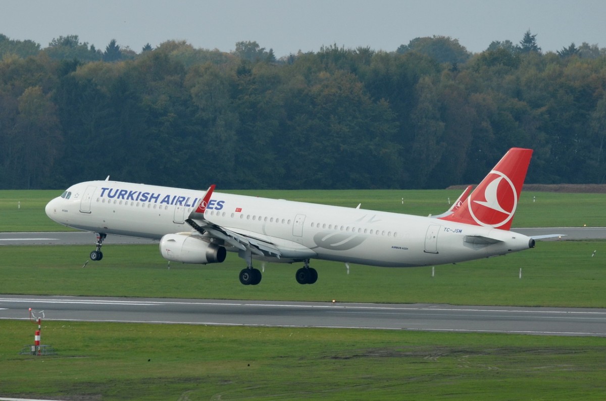 TC-JSM Turkish Airlines Airbus A321-231(WL)  vor der Landung in Hamburg  20.10.2015
