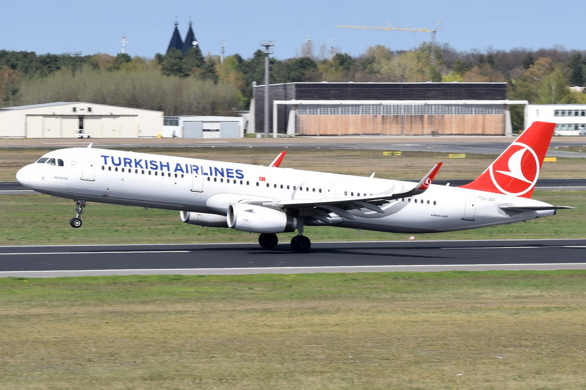 TC-JSY Turkish Airlines Airbus A321-231(WL)  beim Start am 20.04.2016 in Tegel