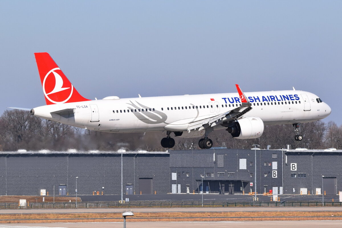 TC-LSA , Turkish Airlines , Airbus A321-271NX , 13.03.2022 , Berlin-Brandenburg  Willy Brandt  , BER , 
