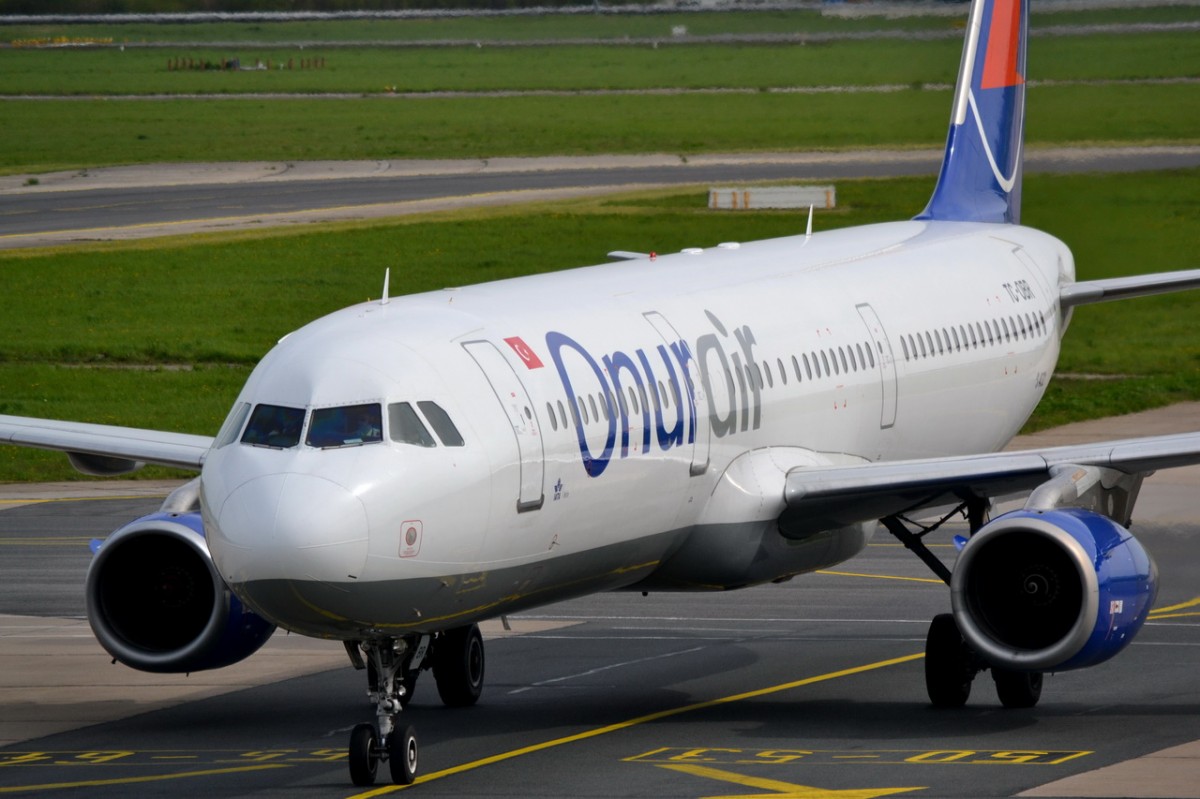 TC-OBR Onur Air Airbus A321-231    in Schönefeld gelandet  17.04.2014