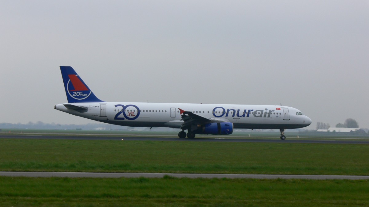 TC-ONS Airbus A321 von Onurair am 20.04.2012 in Amsterdam