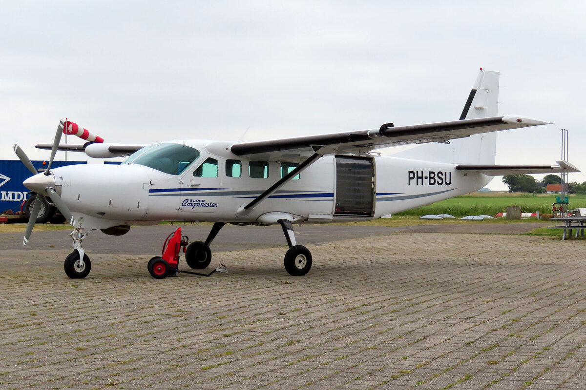 Tessel Air (Paracentrum Texel), PH-BSU, Cessna, 208B Grand Caravan / Supervan, 31.05.2023, Texel (EHTX), Netherlands