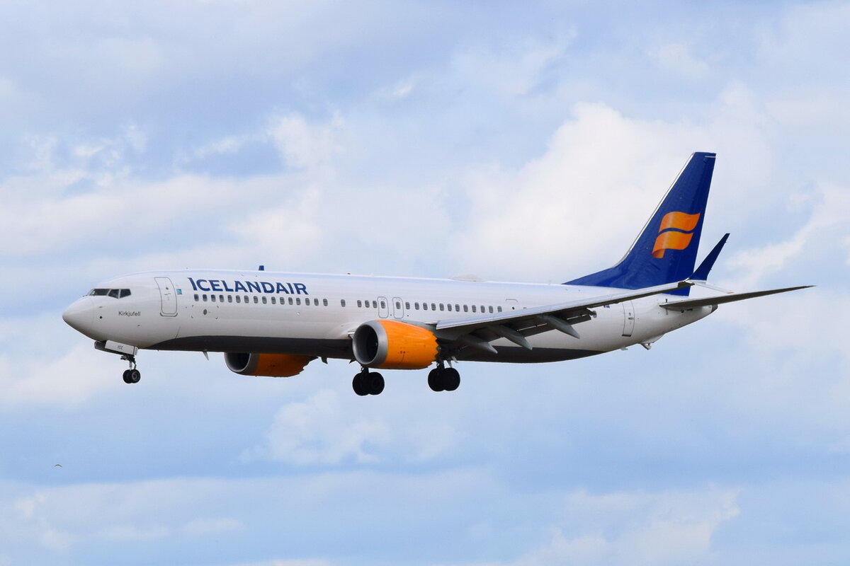 TF-ICC , Icelandair , Boeing 737-9 MAX , Berlin-Brandenburg  Willy Brandt  , BER , 22.05.2022 ,