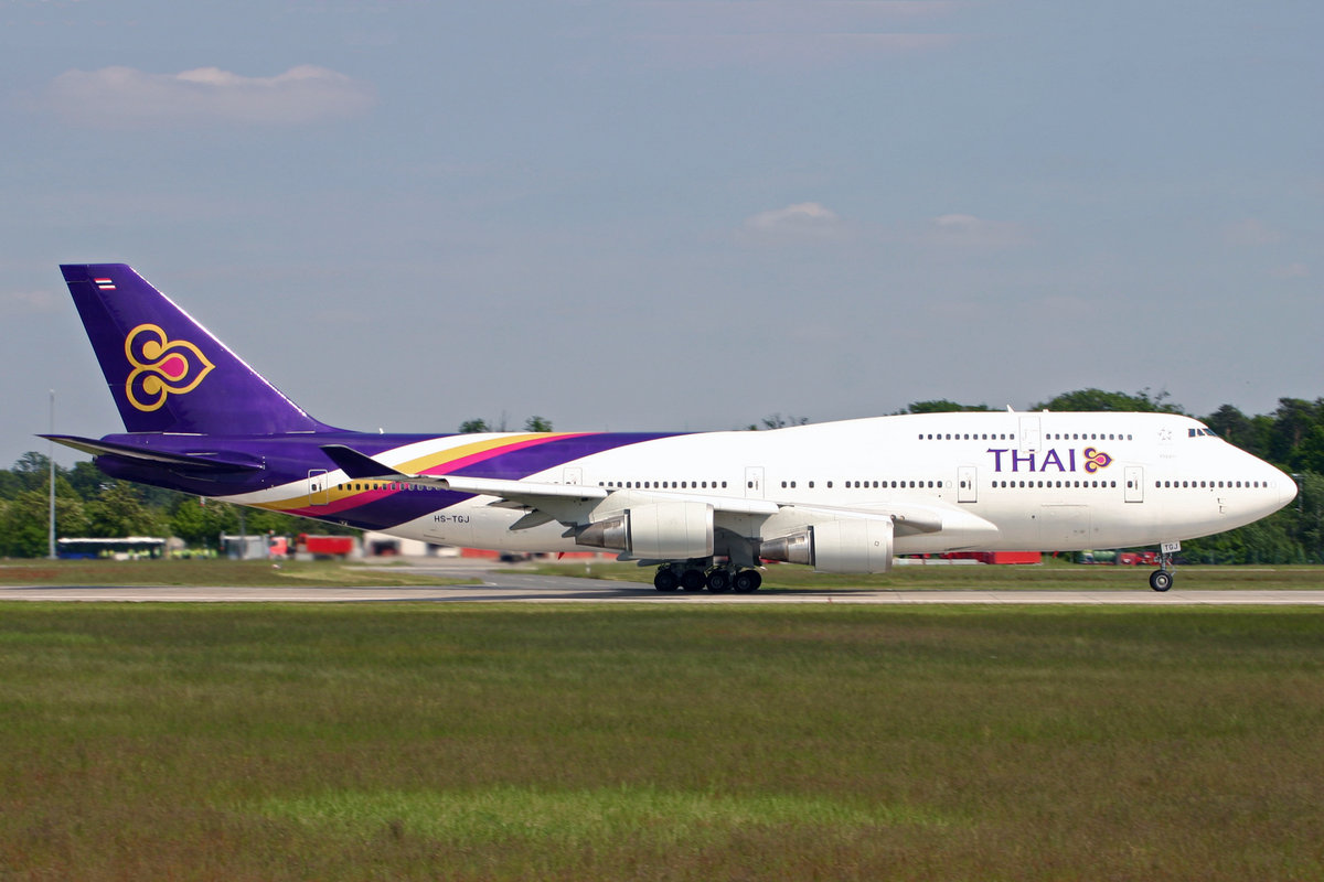 Thai Airways, HS-TGJ, Boeing B747-4D7, msn: 24459/777,  Hari Phunchai , 19
.Mai 2005, FRA Frankfurt, Germany.