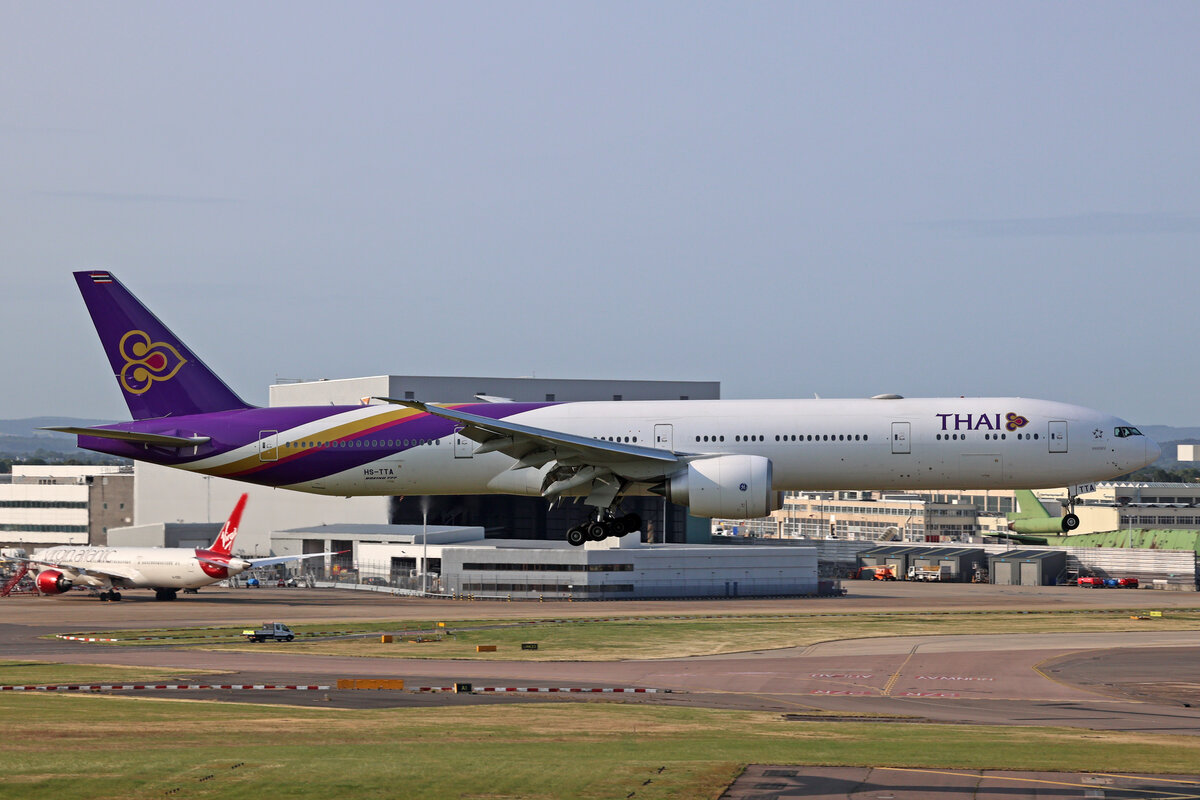 Thai Airways, HS-TTA, Boeing B777-3D7ER, msn: 66587/1683,  Alongkorn , 03.Juli 2023, LHR London Heathrow, United Kingdom.