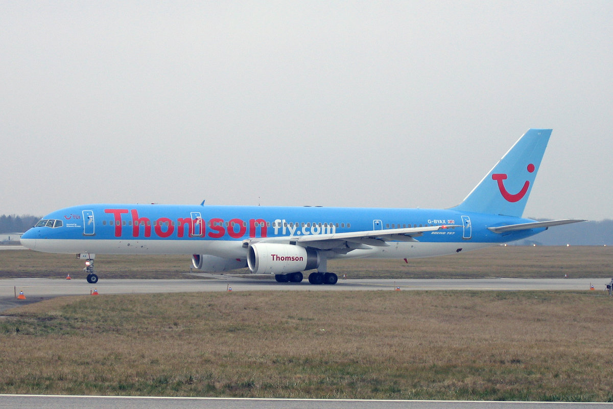 Thomson Airways, G-BYAX, Boeing 757-204, msn: 28834/850, 15.Januar 2005, GVA Genève, Switzerland.