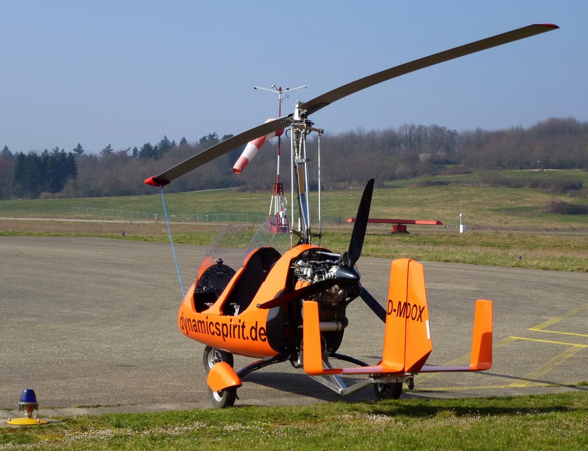 Tragschrauber D-MDOX abgestellt am Freiburger Flugplatz, Mrz 2014