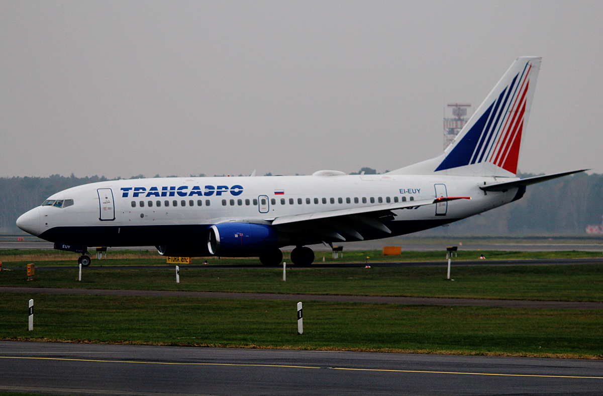 Transaero B 737-7Q8 EI-EUY bei der Ankunft in Berlin-Tegel am 29.11.2014
