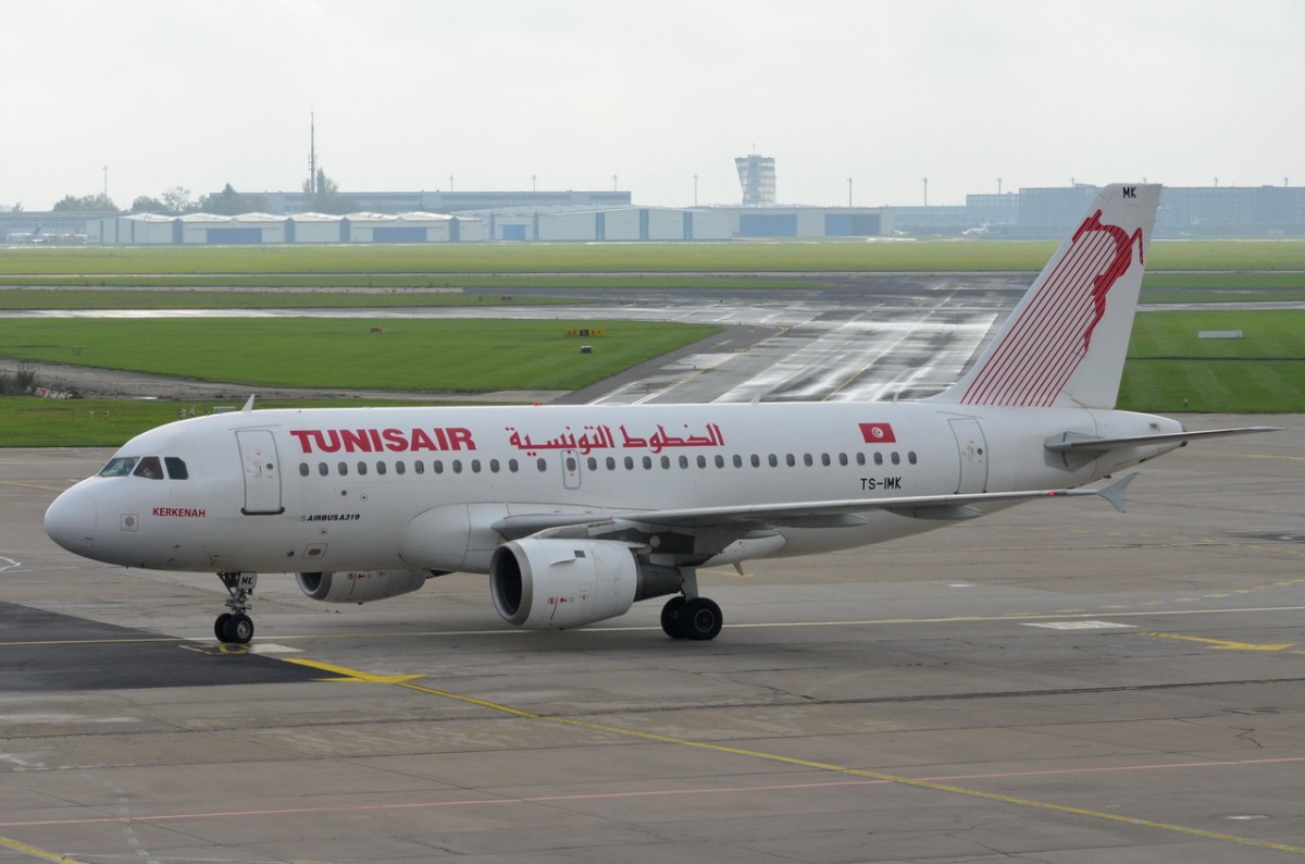 TS-IMK Tunisair Airbus A319-114   Kerkenah    am 17.10.2014 in Schönefeld zum Gate
