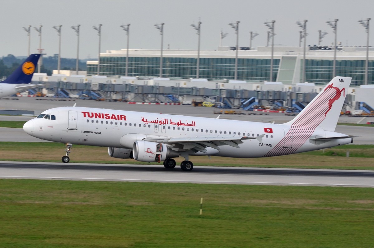 TS-IMU Tunisair Airbus A320-214  bei der Landung in München  11.09.2015