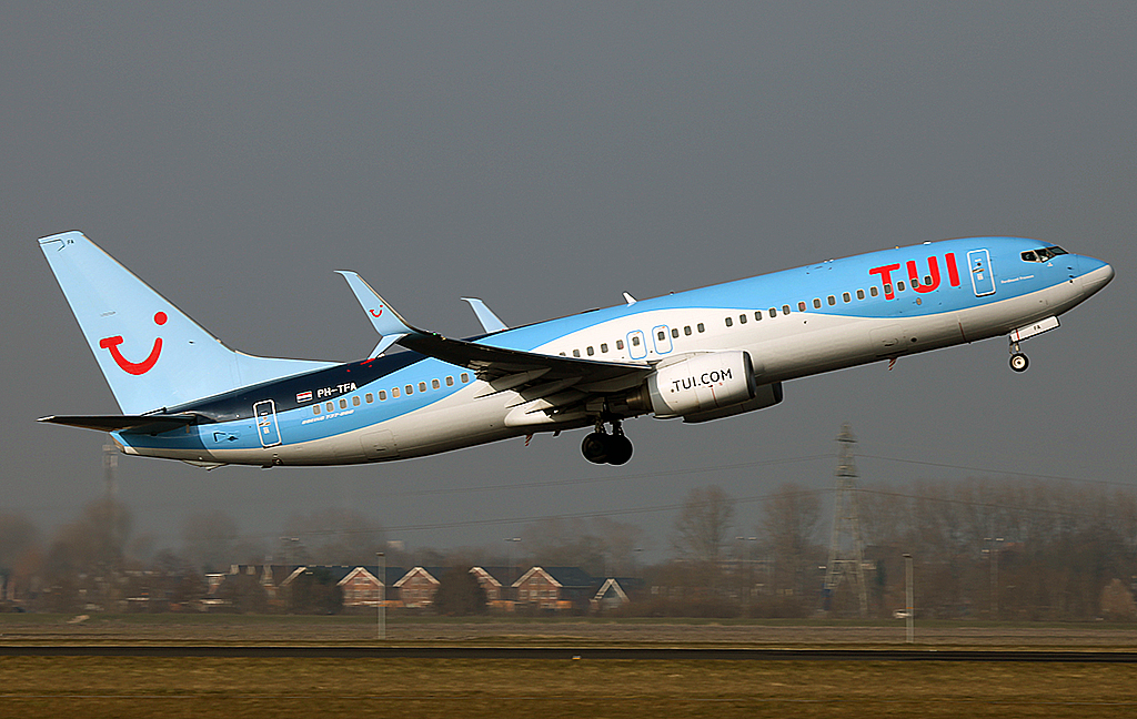 TUI Boeing 737 800 (Reg.: PH-TFA) in Amsterdam am 12.03.2016