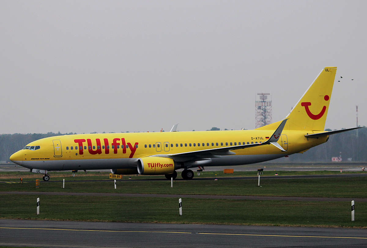 Tuifly B 737-8K5 D-ATUL bei der Ankunft in Berlin-Tegel am 29.11.2014