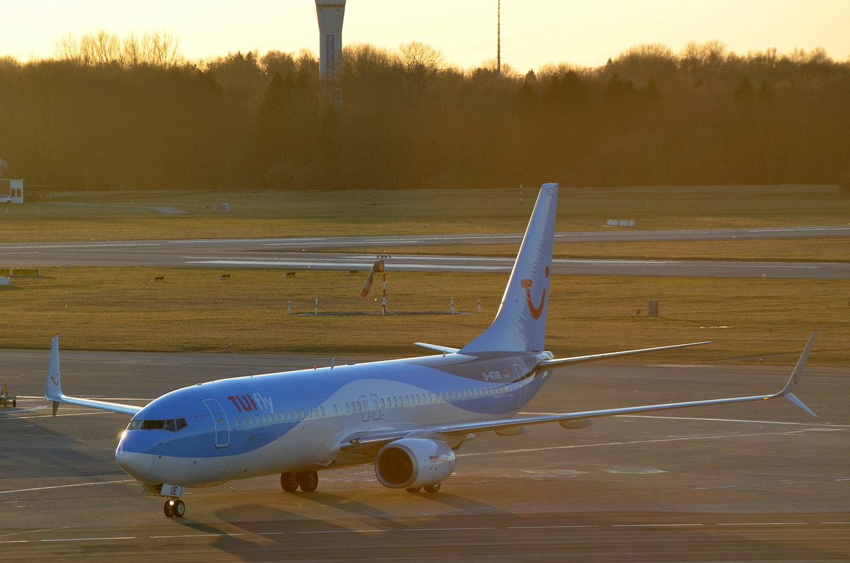 TUIfly Boeing 737-800 D-ATUE am Airport Hamburg Helmut Schmidt aufgenommen am 20.03.18