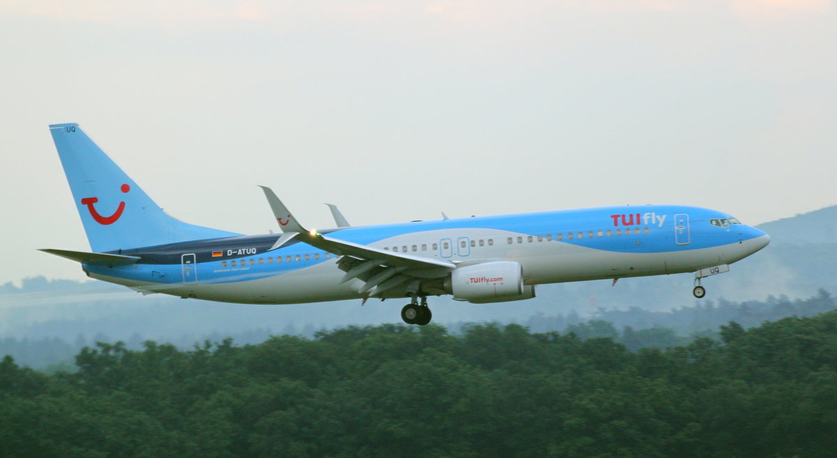 TUIfly, D-ATUQ, Boeing 737-800, CGN/EDDK, Köln-Bonn; im Landeanflug, aus Rhodos (RHO) kommend, 02.06.2016