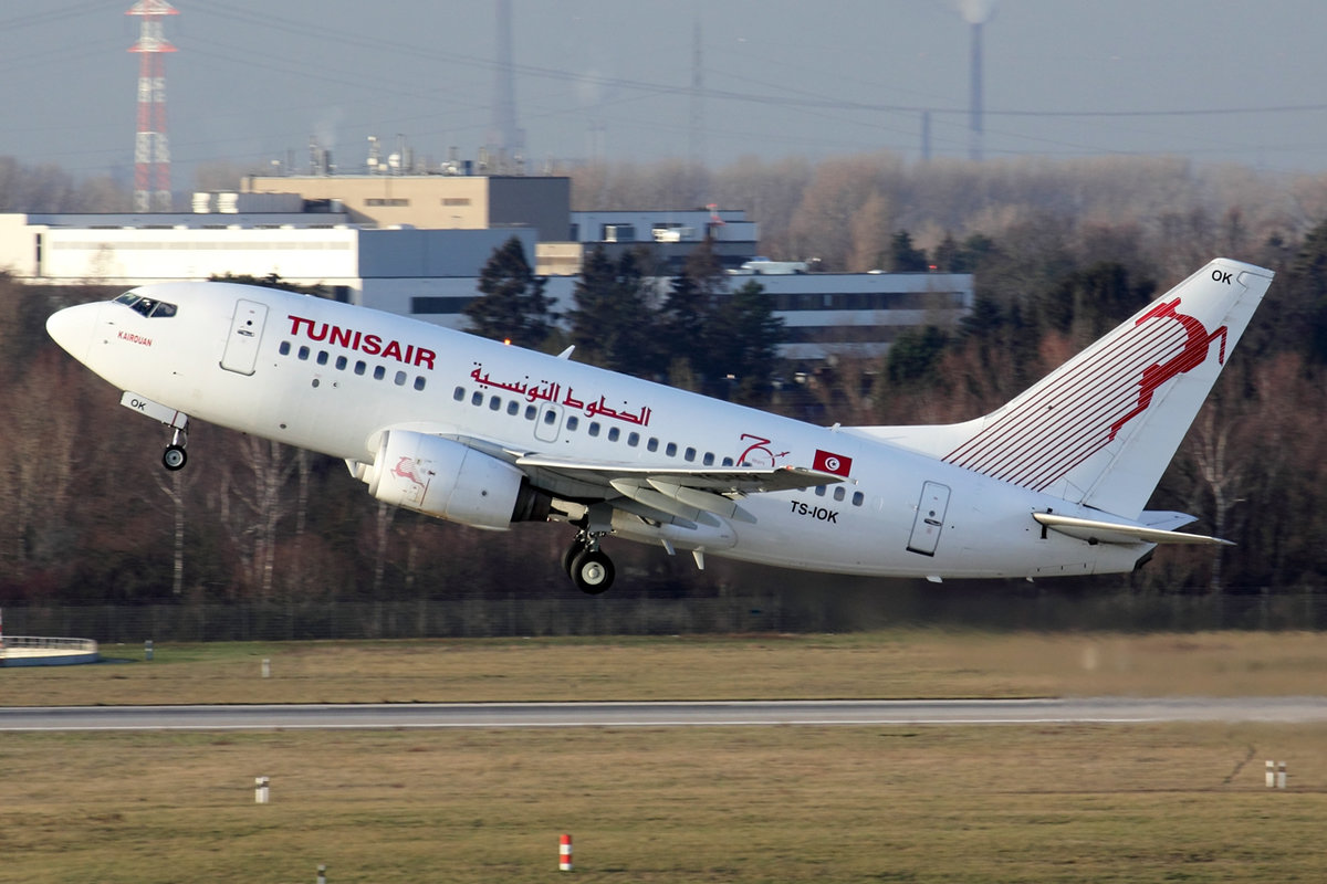 Tunisair Boeing 737-6H3 TS-IOK beim Start in Düsseldorf 1.2.2019