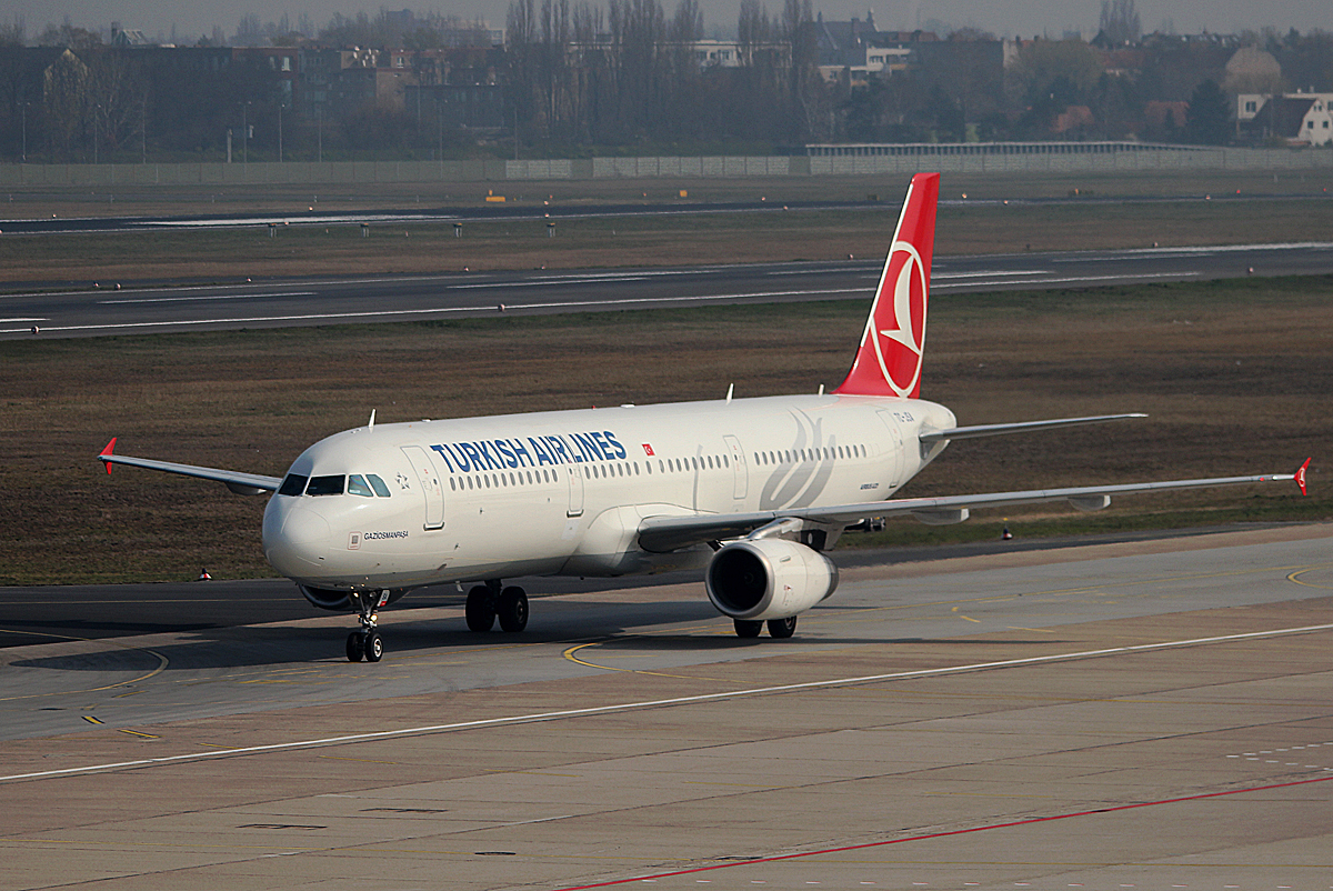 Turkish Airlines A 321-231 TC-JSA bei der Ankunft in Berlin-Tegel am 29.03.2014