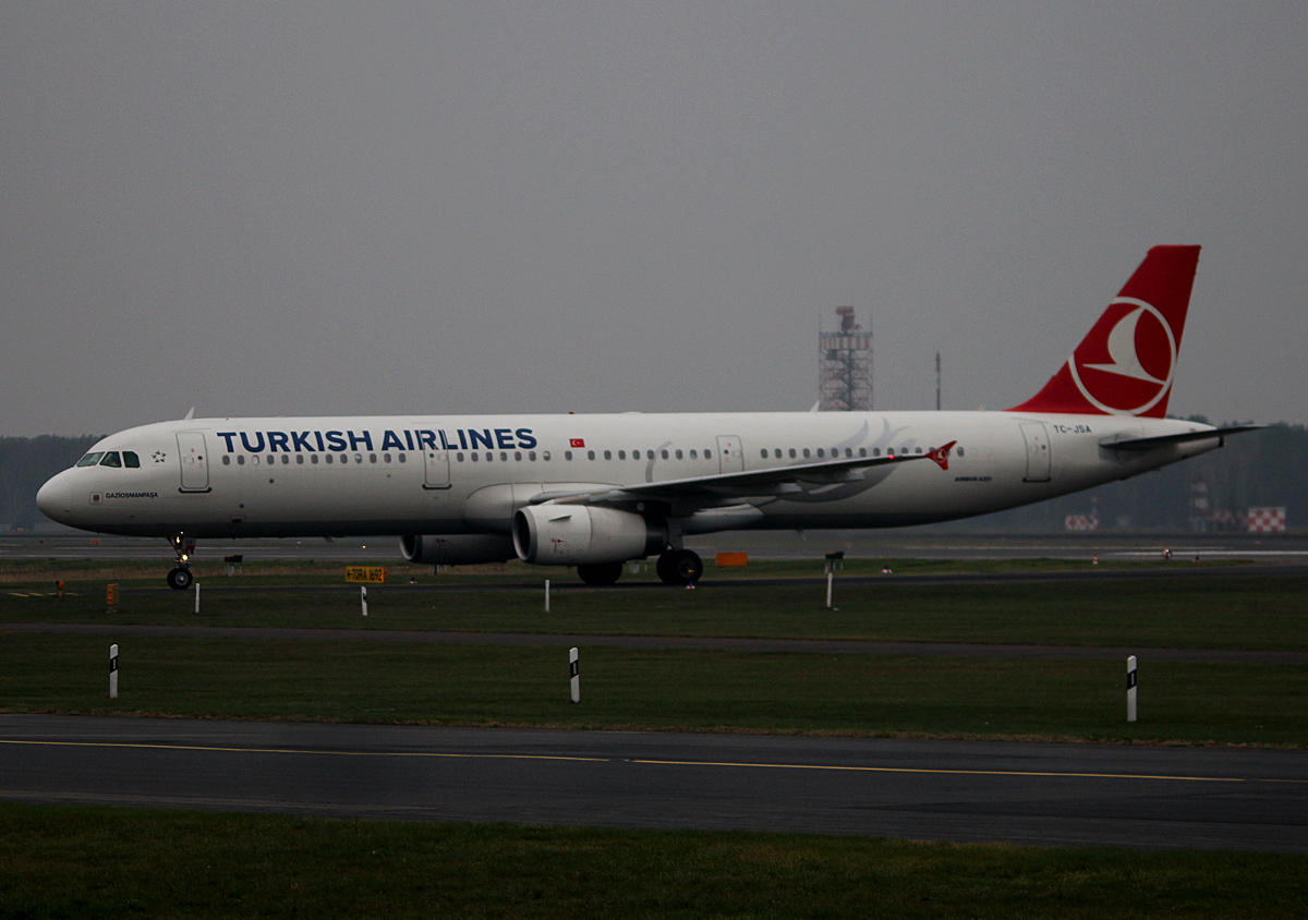 Turkish Airlines A 321-231 TC-JSA bei der Ankunft in Berlin-Tegel am 29.11.2014