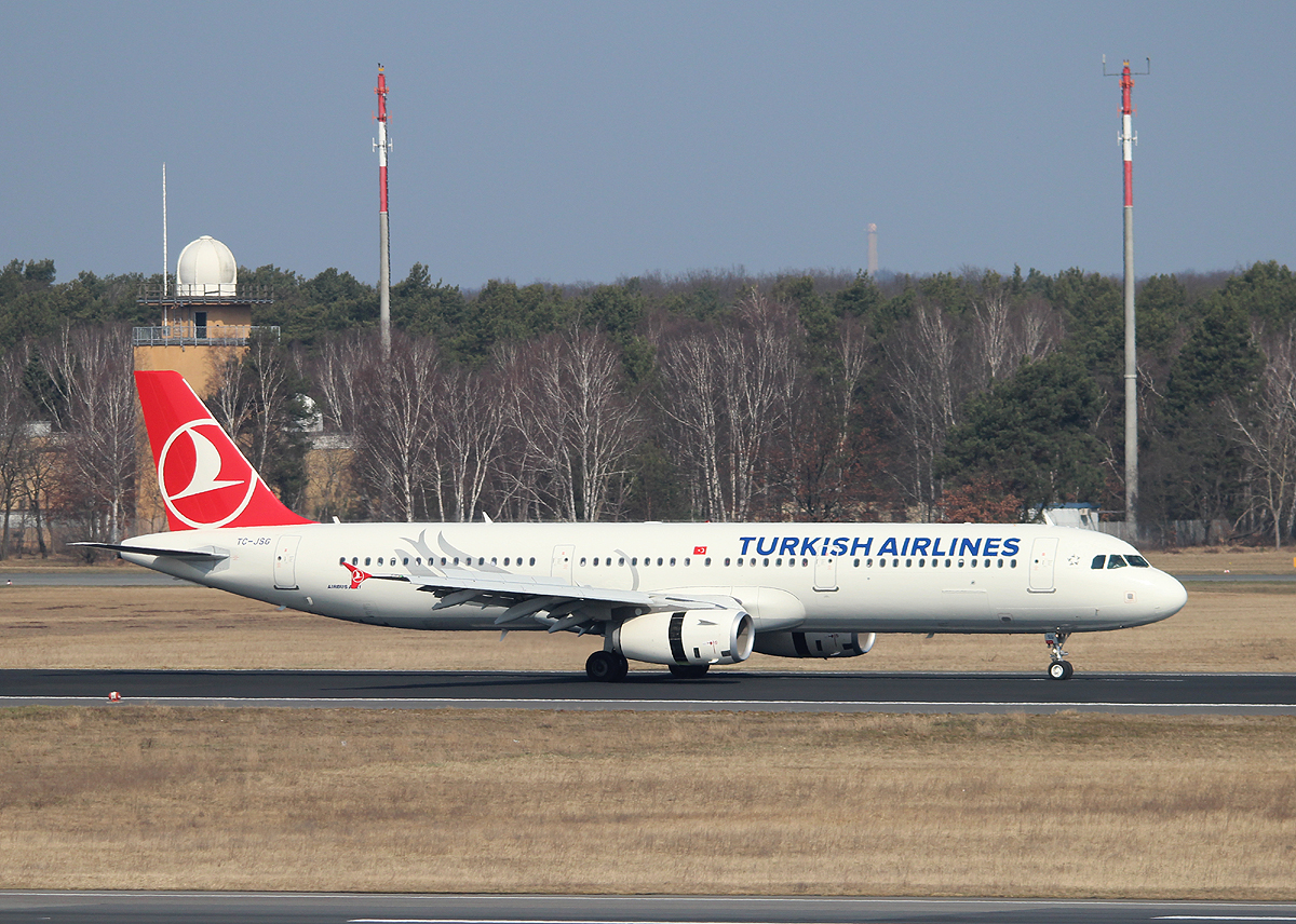 Turkish Airlines A 321-231 TC-JSG nach der Landung in Berlin-Tegel am 14.04.2013