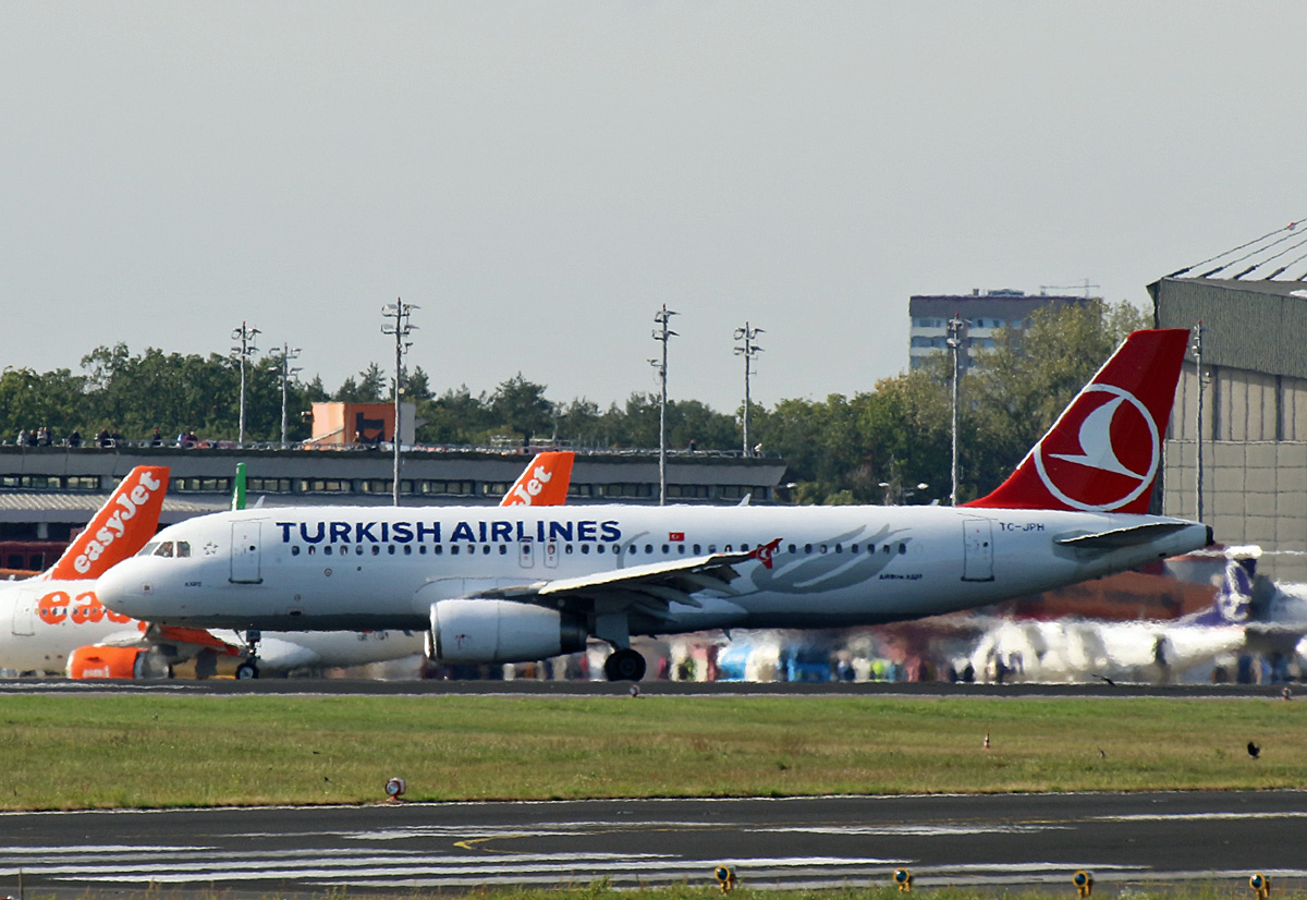 Turkish Airlines, Airbus A 320-232, TC-JPH, TXL, 06.10.2019