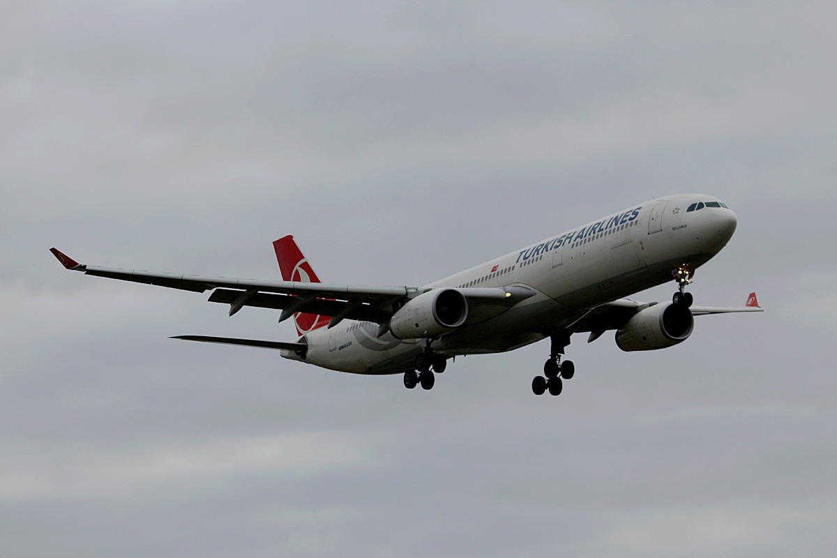 Turkish Airlines, Airbus A 330-343X, TC-JNN, TXL, 29.10.2016