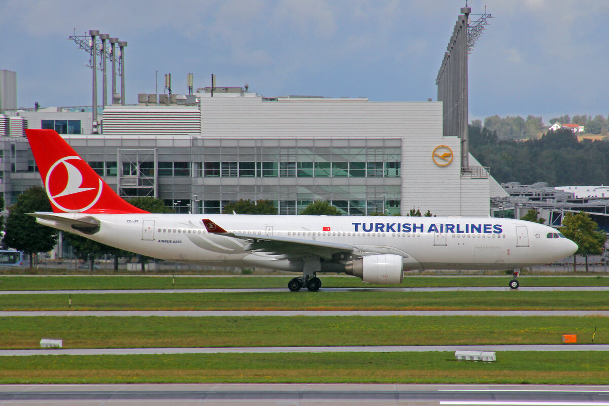 Turkish Airlines, TC-JIT, Airbus A330-223, msn: 977, 10.September 2022, MUC München, Germany.