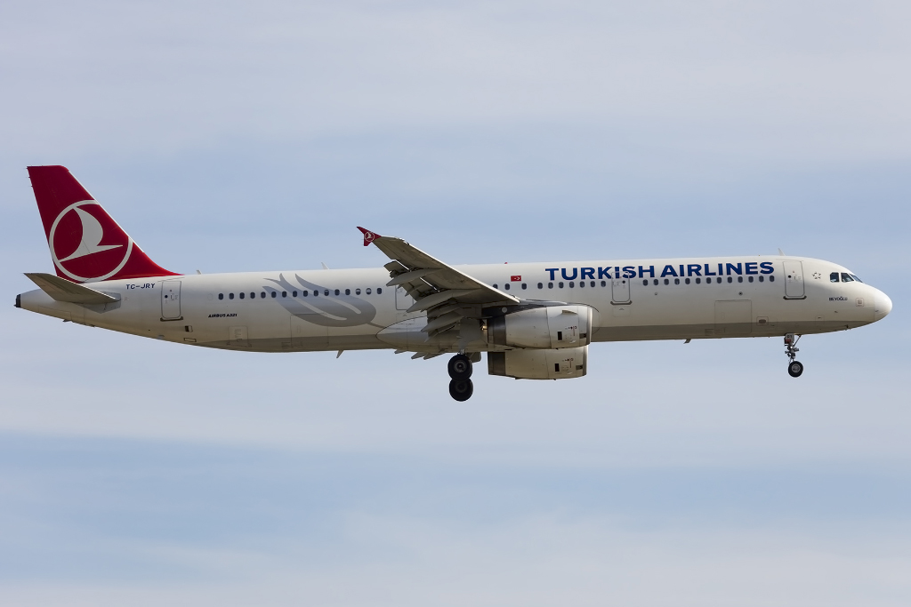 Turkish Airlines, TC-JRY, Airbus, A321-231, 26.09.2015, BCN, Barcelona, Spain 





