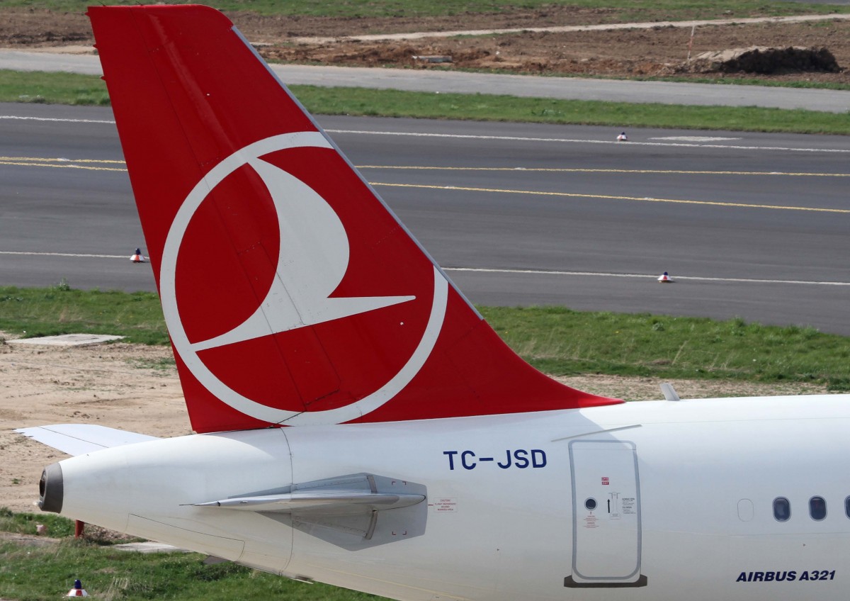 Turkish Airlines, TC-JSD  Kiz Lulesi , Airbus, A 321-200 (Seitenleitwerk/Tail ~ neue TA-Lackierung), 02.04.2014, DUS-EDDL, Dsseldorf, Germany 