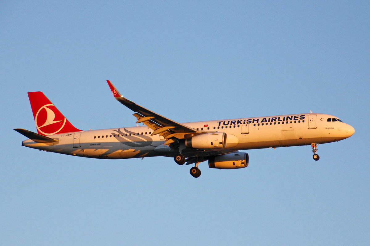 Turkish Airlines, TC-JSN, Airbus A321-231 SL,  Yüksekova , 01.Juli 2016, LHR London Heathrow, United Kingdom.