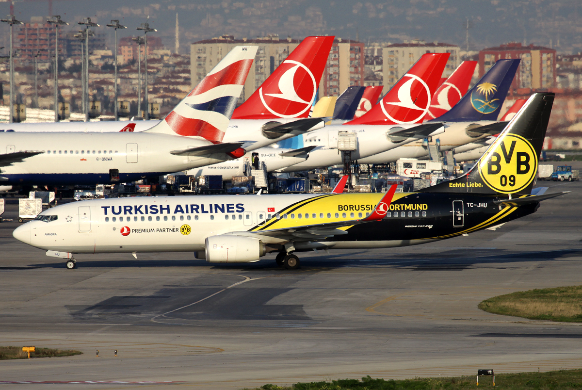 Turkish BVB B737-800 TC-JHU rollt nach der Landung auf 23 zum Gate in IST / LTBA / Istanbul Ataturk am 20.03.2014