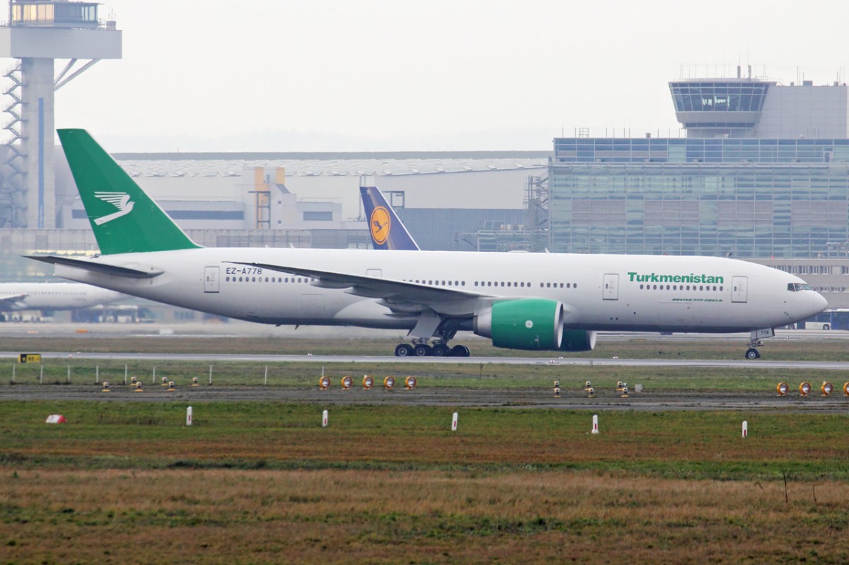 Turkmenistan EZ-A778 rollt zum Gate in Frankfurt 19.12.2015
