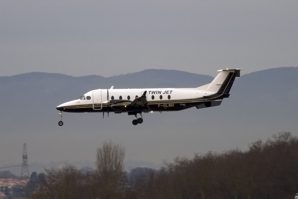 TwinJet, F-GLNH, Beechcraft, B1900D, 06.01.2014, LYS, Lyon, France 




